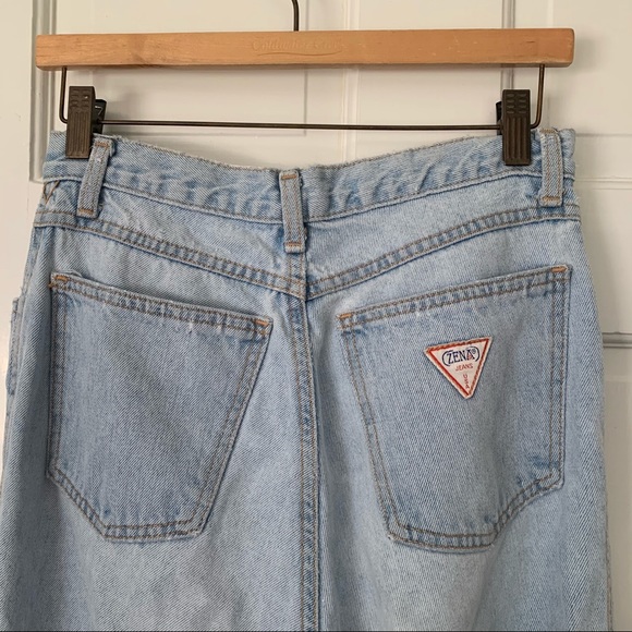 Vintage Zena Light Wash Distressed Jeans - Picture 4 of 10